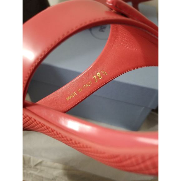 NWT Authentic PRADA thong sandals in size 38.5 - Picture 4 of 4